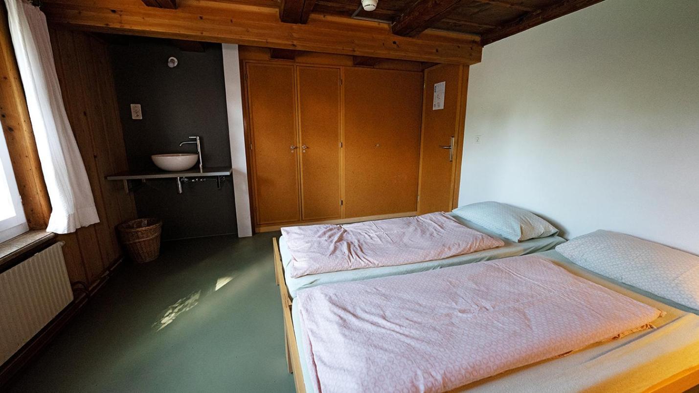Am Youth Hostel Beinwil